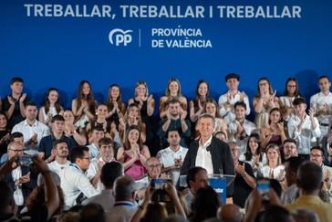Feijóo acusa a Zapatero de mentir y arrastrar a su familia en un escándalo