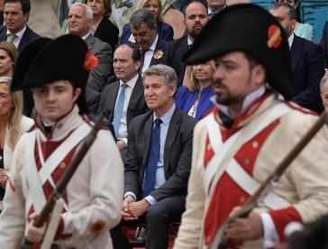 Feijóo critica las trabas del Gobierno central a Madrid y promete apoyo a todas las CCAA