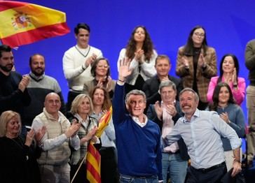 Feijóo llama a un voto útil para asegurar la victoria de Azcón en Aragón
