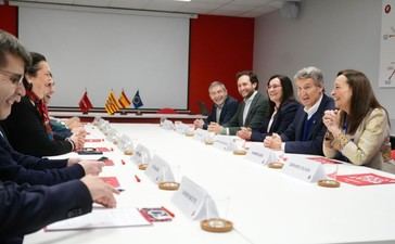 Feijóo critica al Gobierno por afectar a familias vulnerables y su derecho a la renta