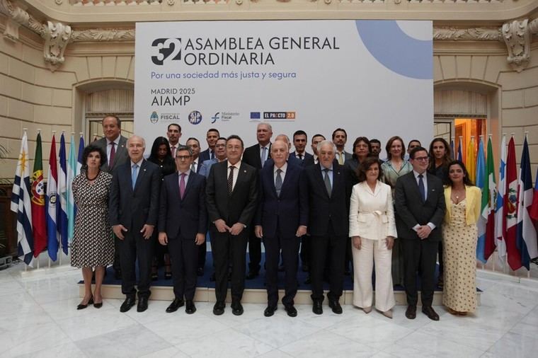 Bolaños resalta el papel de la AIAMP en la defensa del Estado de derecho en Madrid