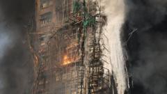 Cientos de desaparecidos tras devastador incendio en edificios de Hong Kong