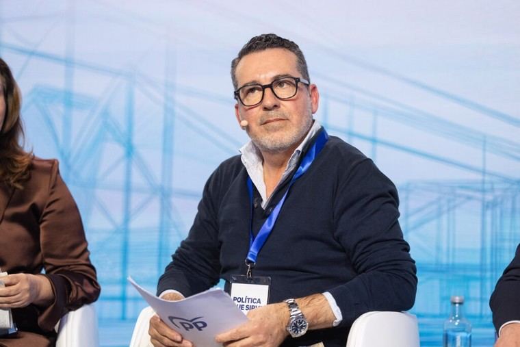 Folch critica al Gobierno por poner en riesgo el campo español por intereses políticos