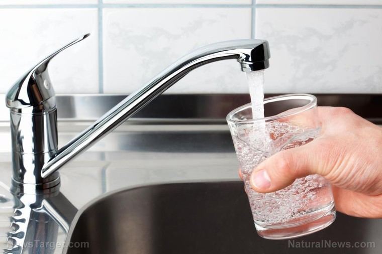 Contaminación por 'químicos eternos' en el agua de Australia revela fallas regulatorias graves