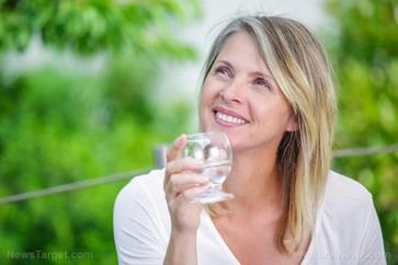 Cuatro adiciones naturales al agua superan a los refrescos azucarados en salud
