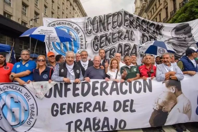 La marcha de la CGT no logró convocar a multitudes y se destacó un fuerte operativo de seguridad