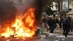 Francia suspende el uso de granadas aturdidoras tras accidente en protestas estudiantiles