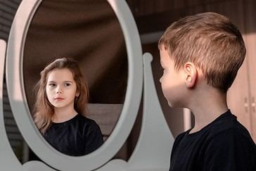 FTC demanda a organización médica por promoción engañosa de cirugías de género en niños