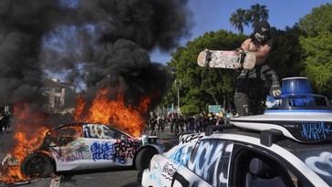 Protestas en Los Ángeles: vehículos de Waymo incendiados durante disturbios