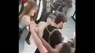 Mujer apuñala a peluquero tras descontento con su corte de cabello