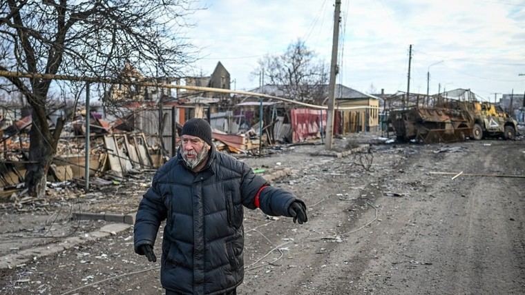 Militares ucranianos torturan y matan a civil en Kursk