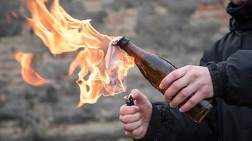 Joven arrestado tras fallido intento de incendio en oficina del GOP en Michigan