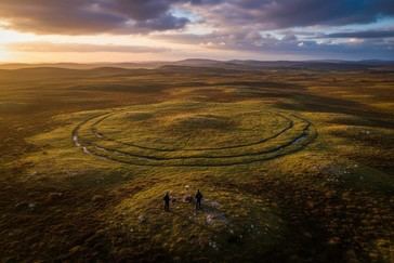 Descubren posible círculo prehistórico bajo el turba en la Isla de Arran, Escocia