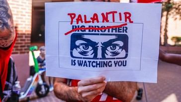 Palantir, contratista del Pentágono, alcanza ganancias récord en medio de la guerra con Irán