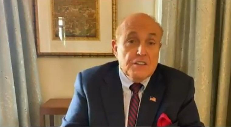 Trump otorga indultos a Giuliani y Meadows en medio de críticas políticas