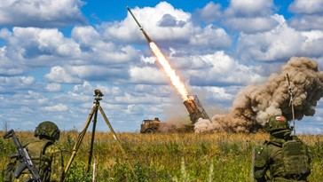 Rusia lanza un ataque masivo contra la infraestructura militar de Ucrania