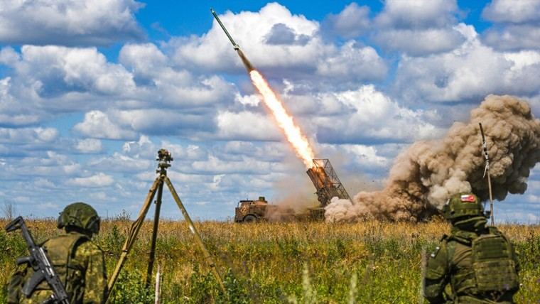 Rusia lanza un ataque masivo contra la infraestructura militar de Ucrania