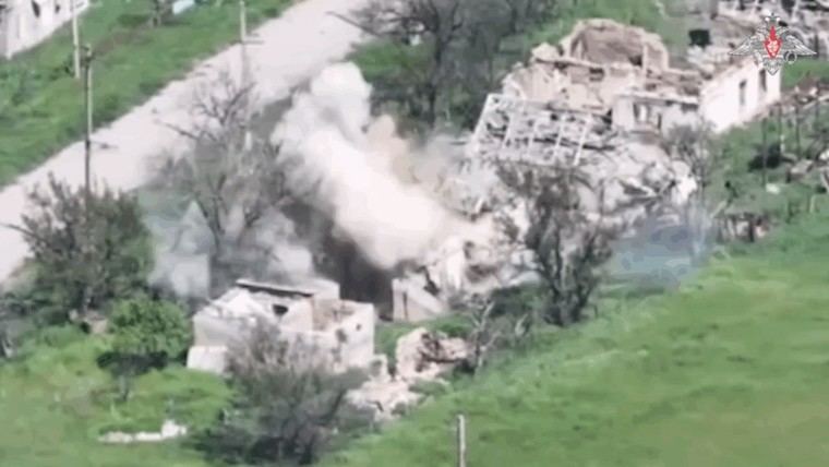 Drones rusos atacan y destruyen posiciones ucranianas en el frente