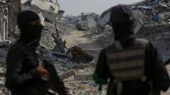 Hamas entrega tres ataúdes que supuestamente contienen cuerpos de rehenes en Gaza