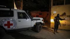 Hamas entrega cuerpos de dos rehenes, pero necesita más tiempo para recuperar los demás