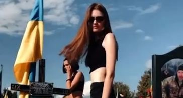 Hermanas ucranianas arrestadas por hacer twerking en las tumbas de soldados caídos