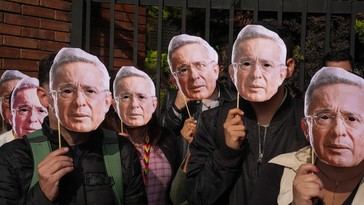 Álvaro Uribe declarado culpable de soborno por jueza colombiana