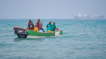 Hutíes niegan que cobrarán peajes por el tránsito en el estrecho de Bab el Mandeb