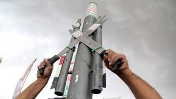 Hutíes lanzan ataque con misiles y drones contra base aérea saudí