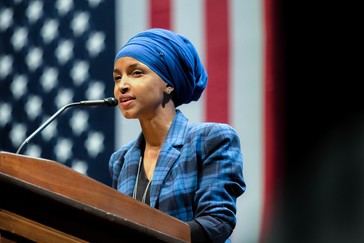 DHS rechaza acusaciones de Ilhan Omar sobre ICE y la califica de 'estrategia de relaciones públicas'