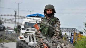India denuncia a Pakistán por violar alto el fuego y atacar con artillería