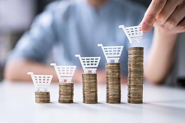Inflación en EE. UU. cae al 2.3%, el nivel más bajo desde 2021 gracias a políticas de Trump
