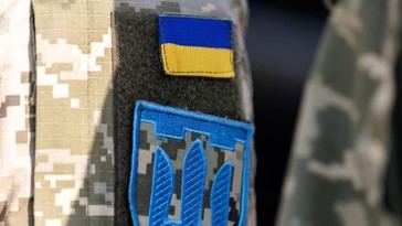 Funcionarios ucranianos planean huir al extranjero, según inteligencia rusa