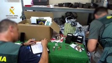 Desmantelan en Granada una red de falsificación con más de 8.200 artículos incautados