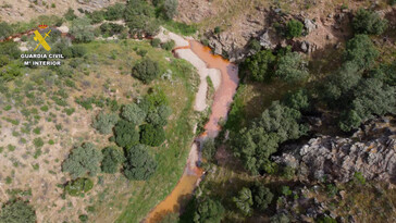 Investigan a tres personas y una empresa por vertidos contaminantes en un cauce de Huelva