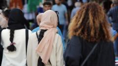 Irán detiene a organizadores de maratón por permitir que mujeres compitan sin hijab