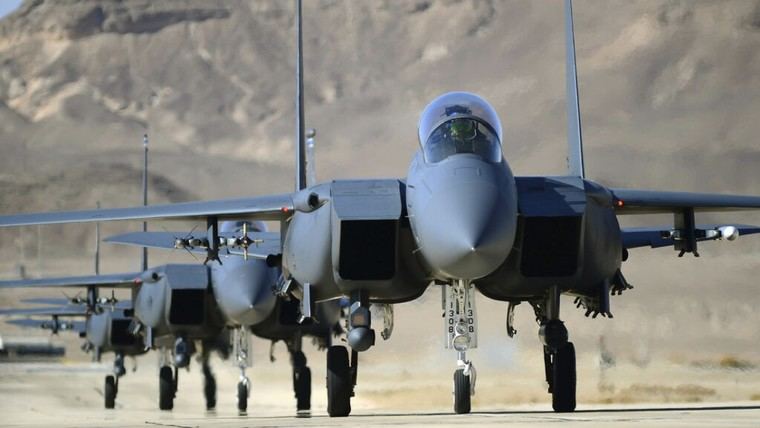 Israel lleva a cabo ataques aéreos contra instalaciones militares en Irán