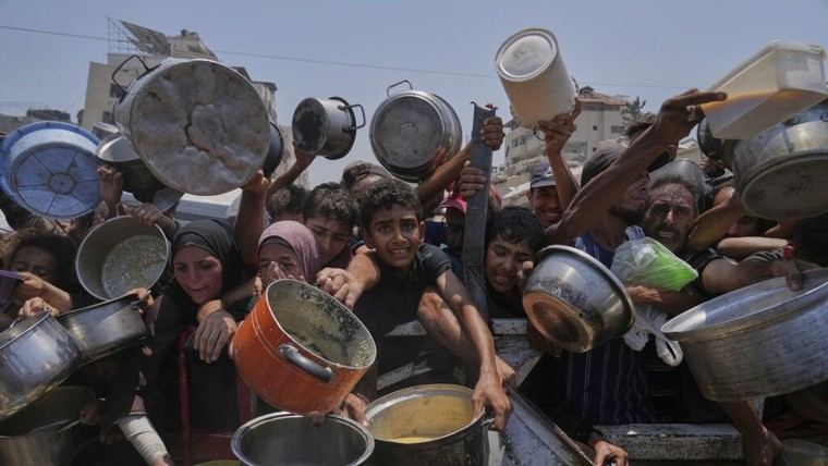 Israel autoriza escasa ayuda humanitaria a Gaza