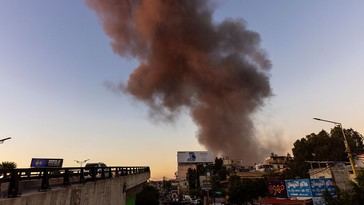Israel intensifica ataques en Líbano, causando muertes civiles y de líderes de Hezbollah tras el colapso del alto el fuego