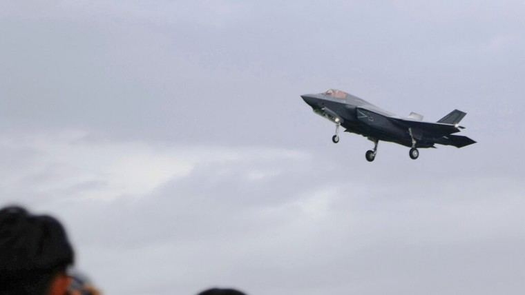 Japón despliega sus primeros aviones de combate embarcados desde la Segunda Guerra Mundial