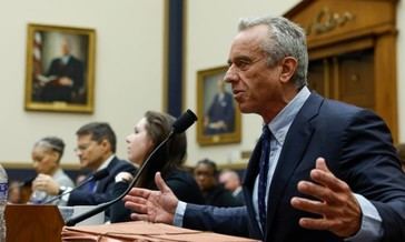 Juez anula nombramientos de panel de vacunas de RFK Jr. y detiene cambios en el calendario infantil