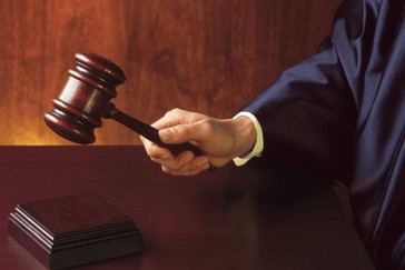 Trump desafía orden judicial que limita su autoridad en el Tesoro