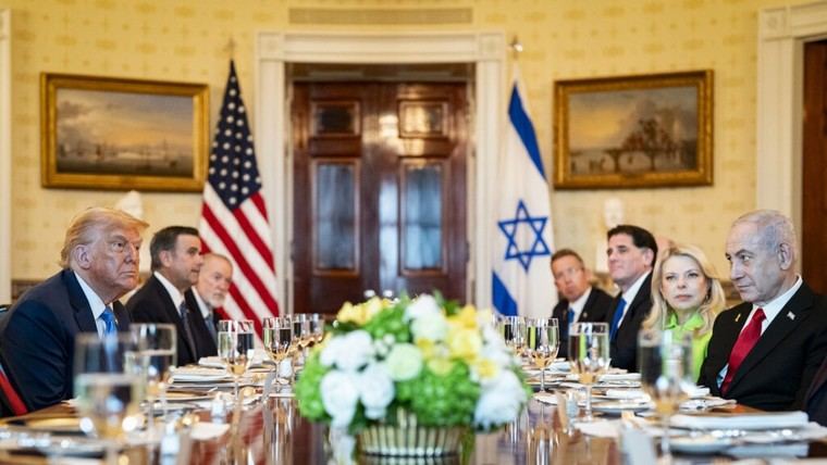Kamala Harris critica a Trump por apoyo incondicional a Netanyahu en Gaza