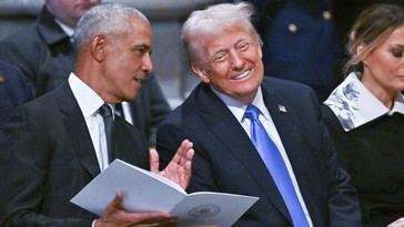 Casa Blanca denuncia a Obama por intentar socavar a Trump