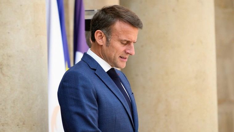 Crecen las demandas de dimisión de Macron tras la renuncia del primer ministro francés