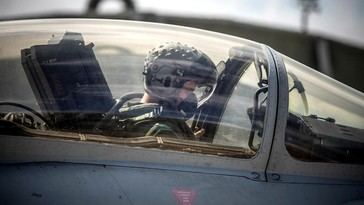 Reino Unido prohíbe vehículos chinos cerca de bases militares por espionaje