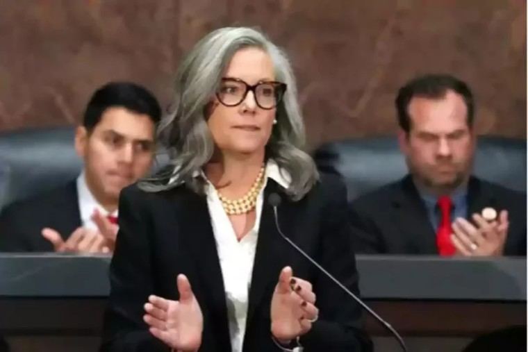 Gobernadora de Arizona rechaza ley contra compra de tierras por China