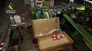 Desmantelan seis fábricas ilegales de tabaco en España y detienen a 50 personas
