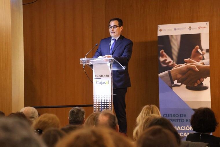 Andalucía amplía apoyo económico a abogados de oficio en mediaciones obligatorias