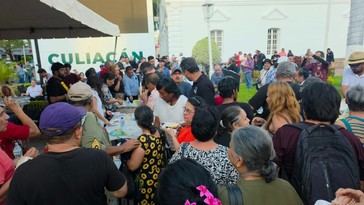 Celebran salida de gobernador vinculado al cártel con evento en Culiacán