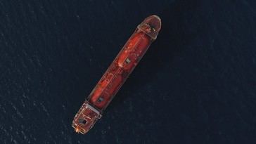 Petroleros cambian rutas para evitar ataques hutíes en el mar Rojo